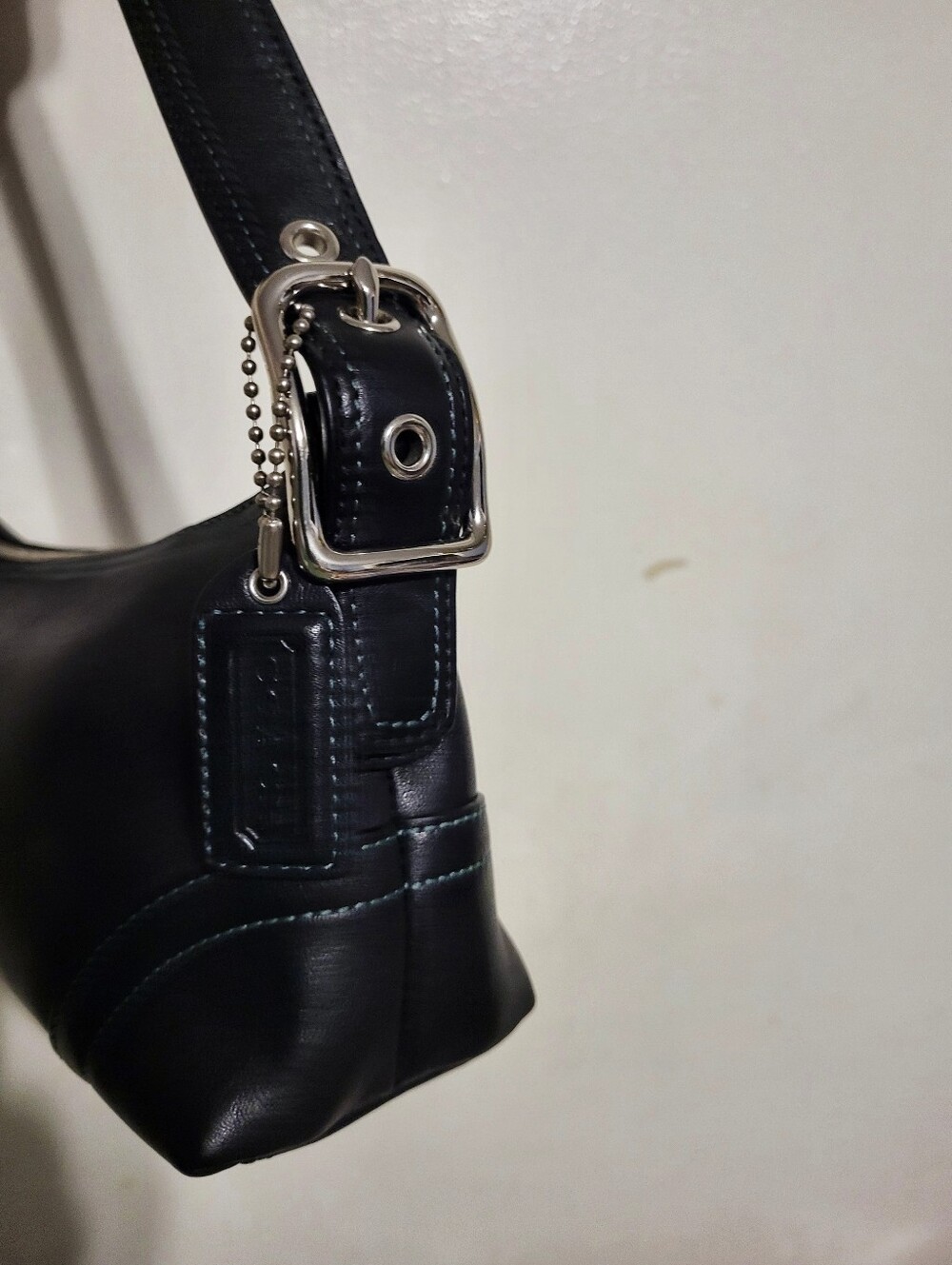 COACH East West Hampton Demi Baguette. Black With Blue Leather Undertones - Picture 4 of 5